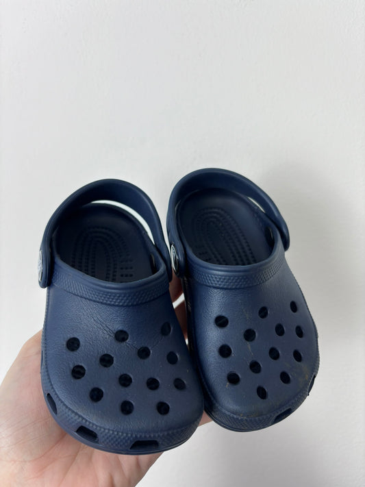 Crocs UK 4/5-Shoes-Second Snuggle Preloved