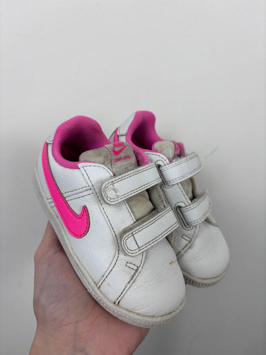 Nike UK 6.5 - PLAY-Shoes-Second Snuggle Preloved