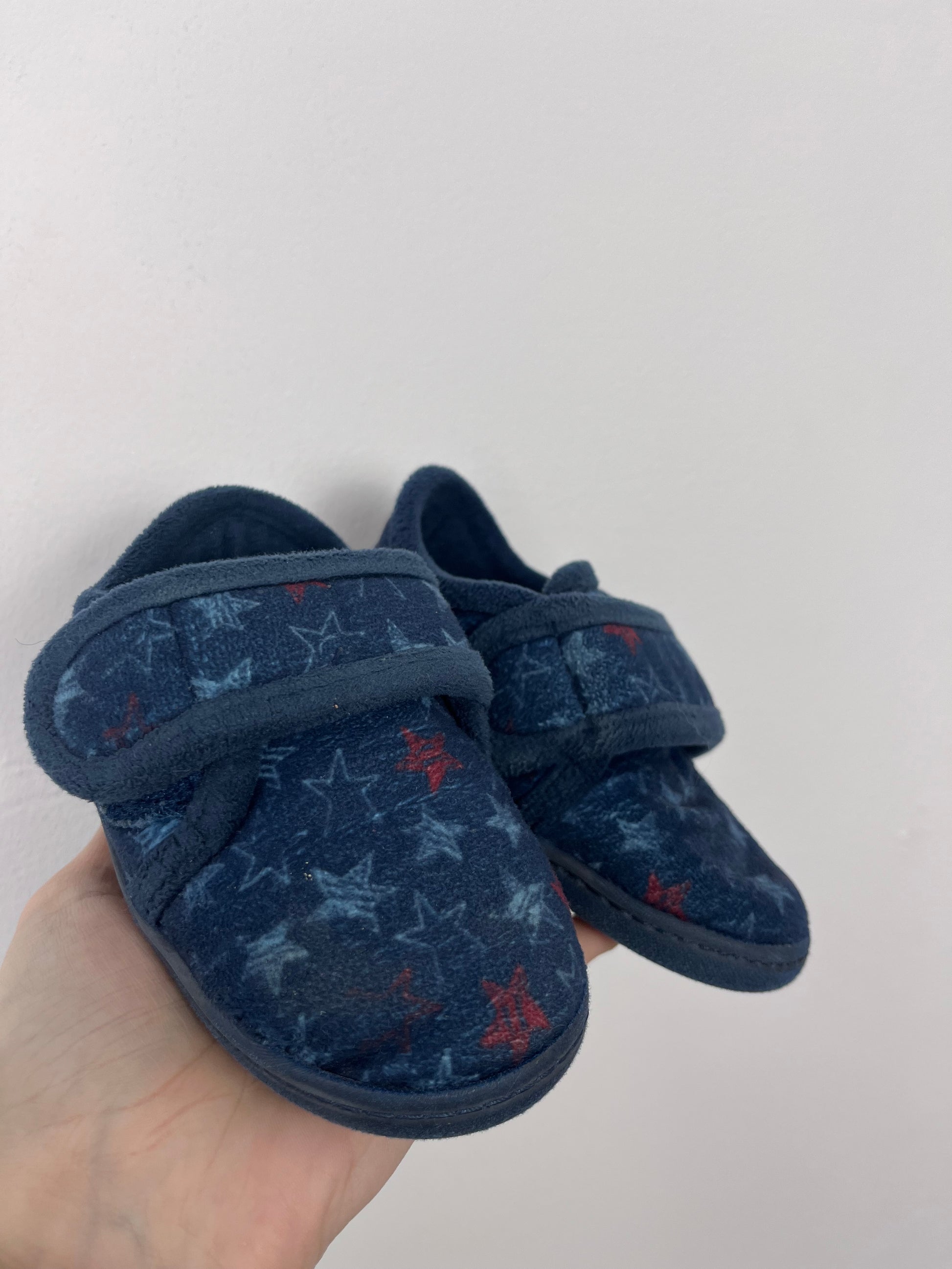 Unbranded Size 7-Slippers-Second Snuggle Preloved