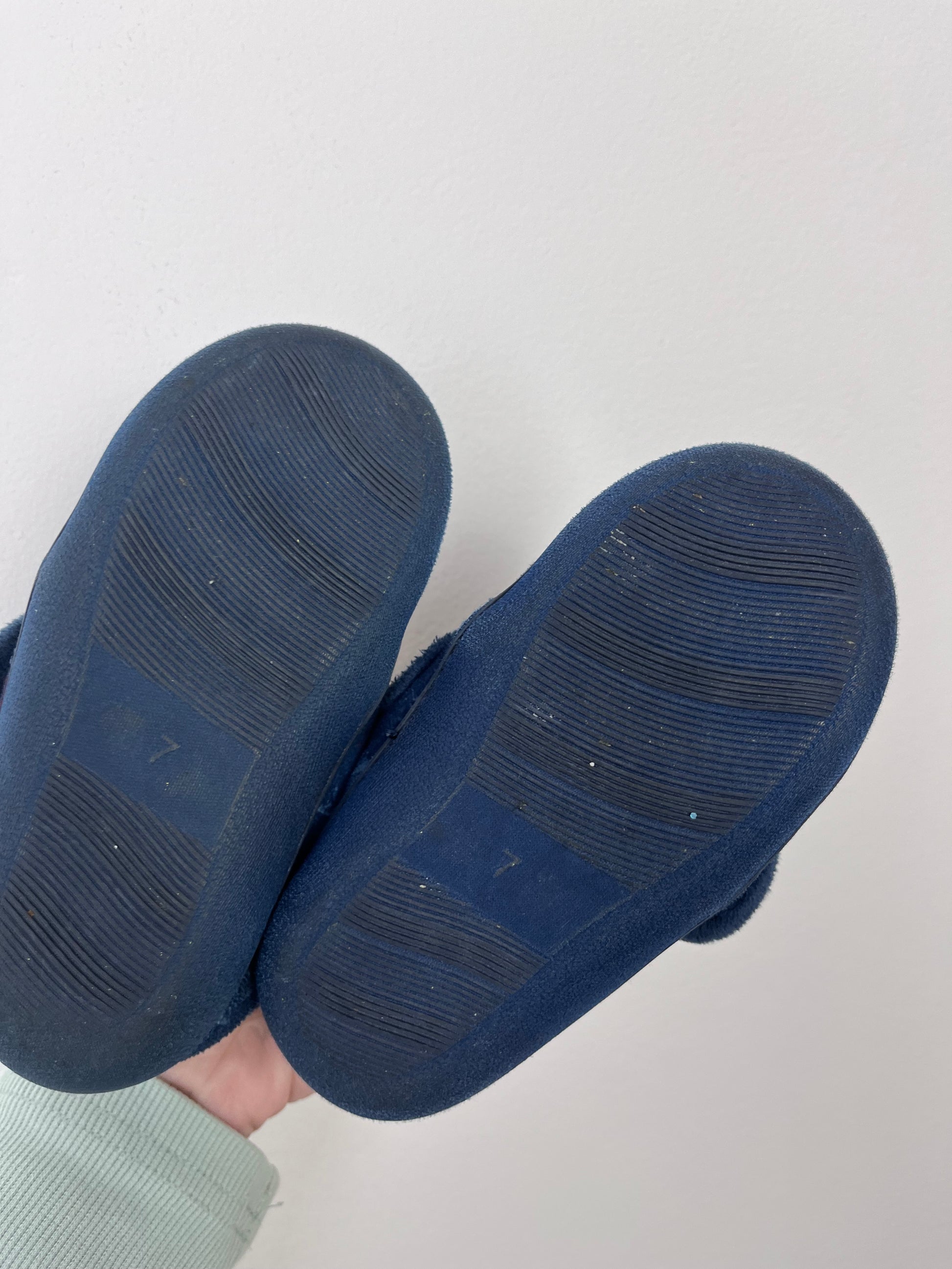 Unbranded Size 7-Slippers-Second Snuggle Preloved