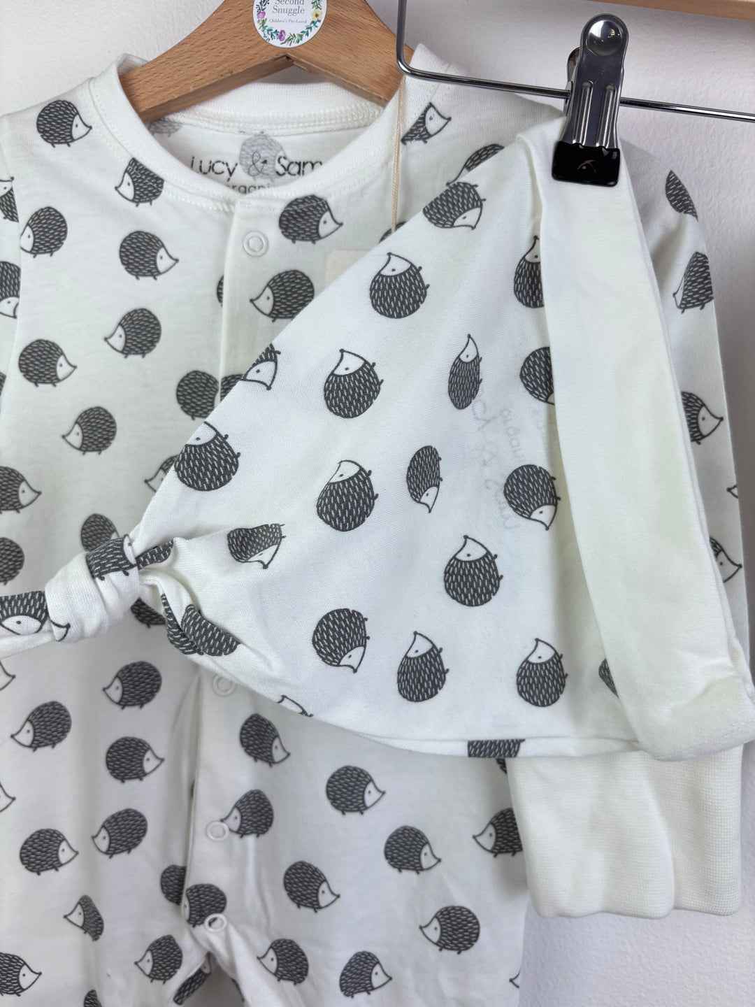 Lucy & Sam White Sleepsuit Set Hedgehog Print Hat Mitts 9-12 Months-Sets-Second Snuggle Preloved