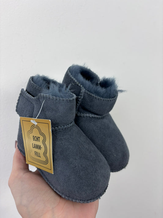 Echt Lamm-Fell 0-6 Months-Shoes-Second Snuggle Preloved