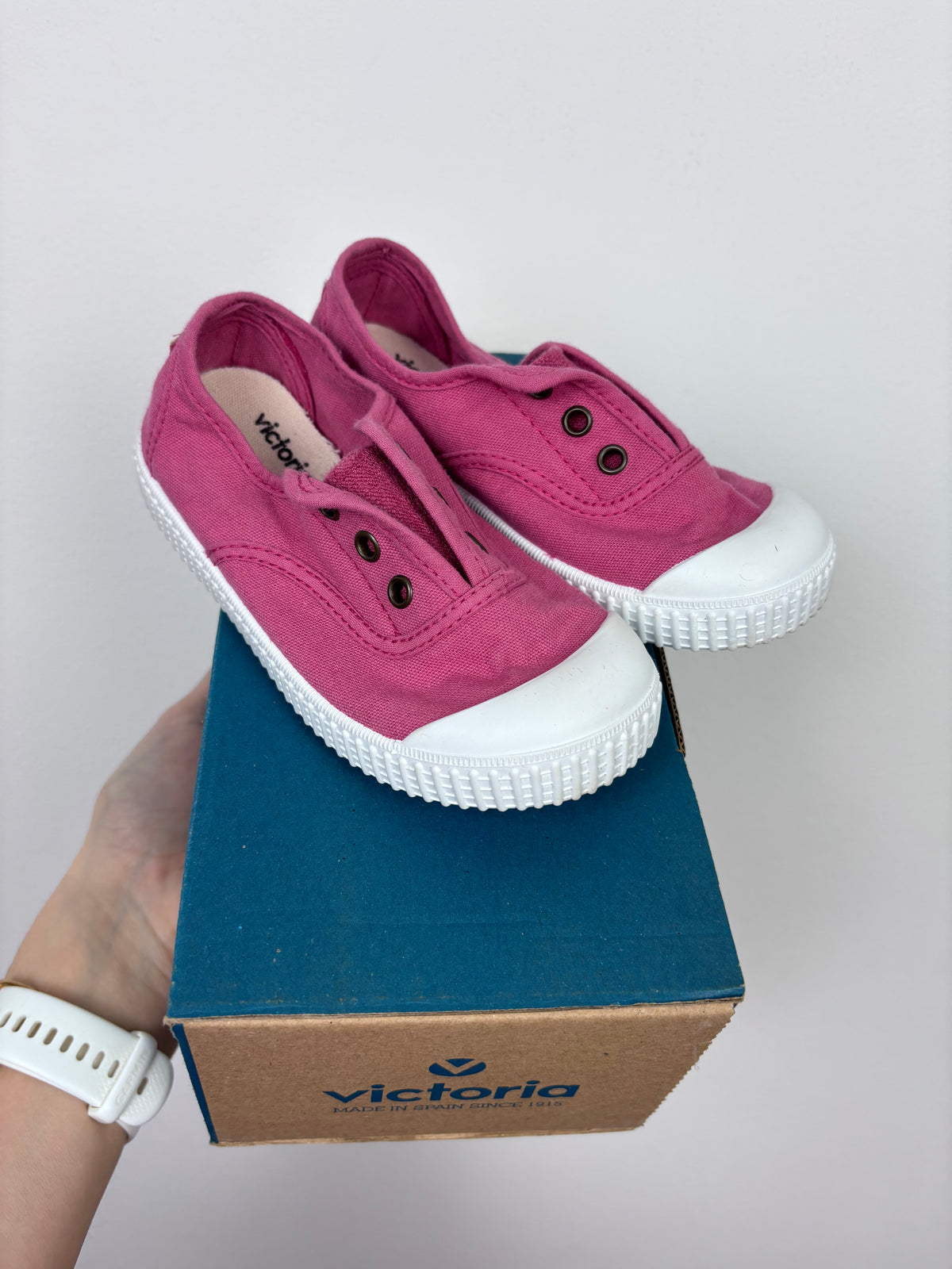 Victoria Frambuesa Pink Canvas Slip-On Plimsoll Trainers EU 35 UK 2-Shoes-Second Snuggle Preloved