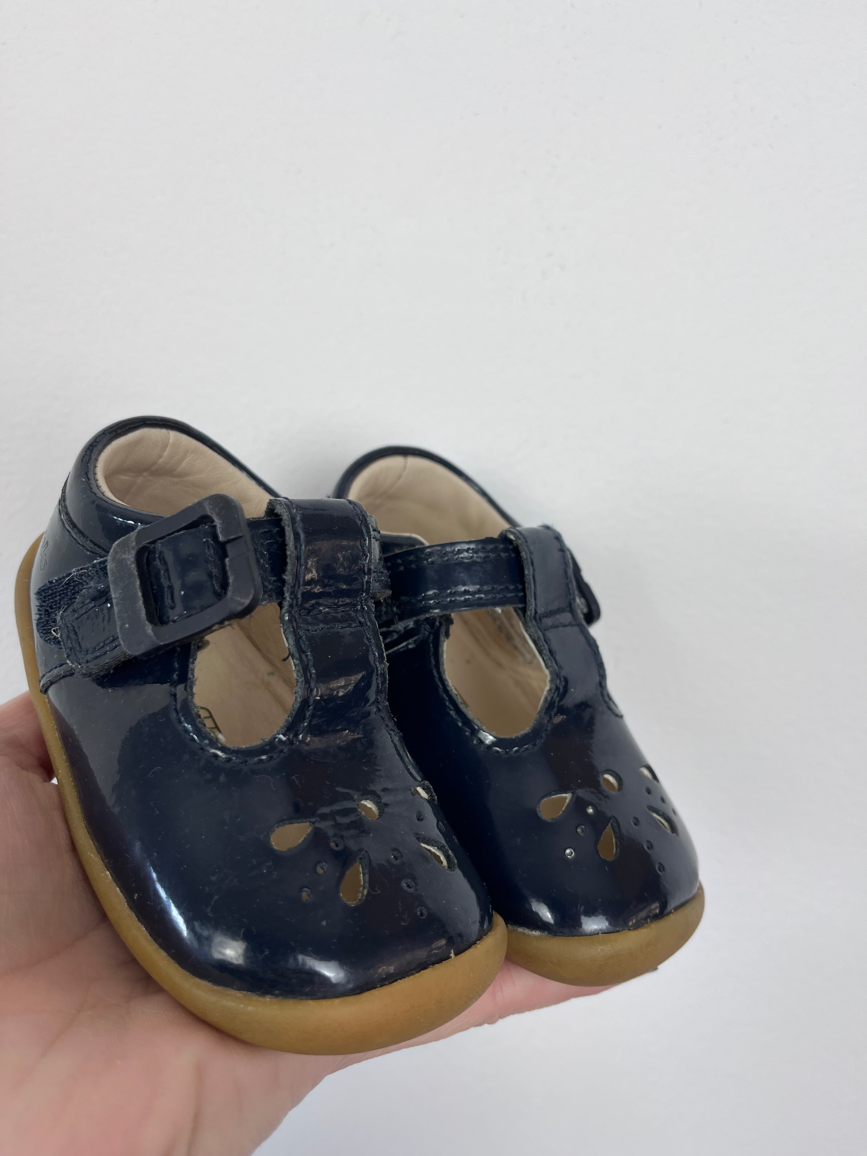 Clarks Size 2 1/2 G-Shoes-Second Snuggle Preloved